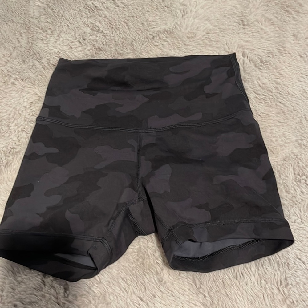 Lululemon Shorts Size 4